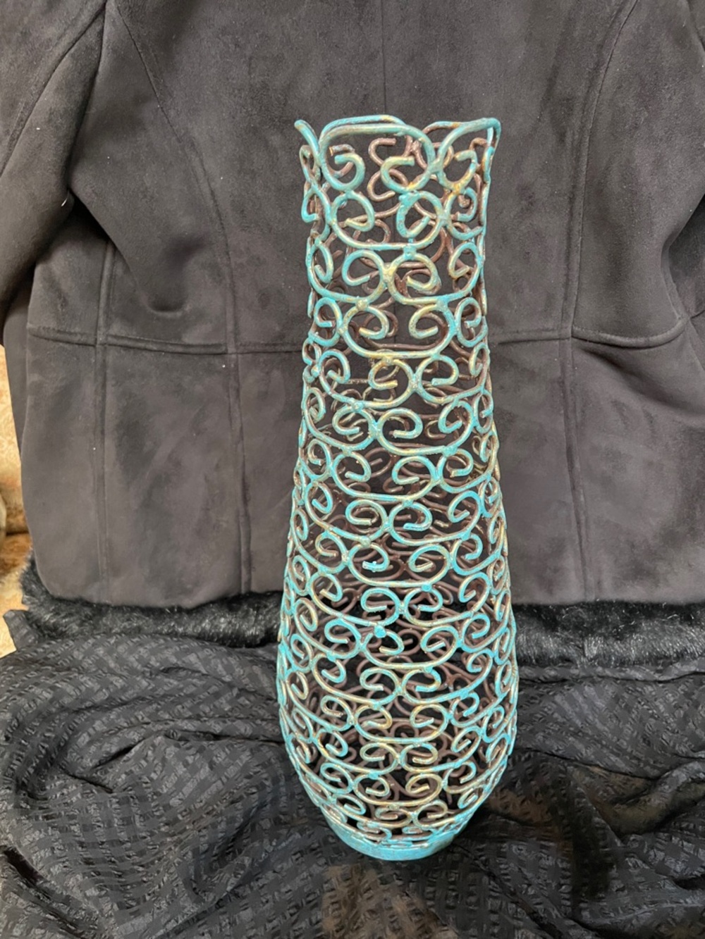 🌹Turquoise & Gold finish Scrollwork Metal Iron Decorative Vase - Picture 8 of 8